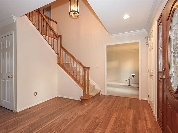 5th image of 8246 Pinecove Ct