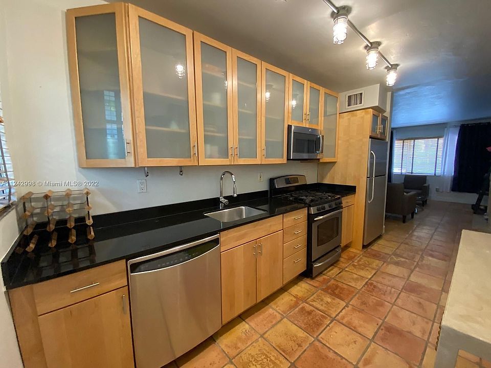 1st image of 1601 Lenox Ave APT 9