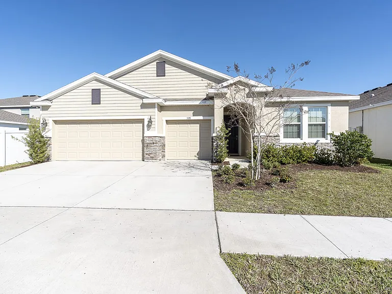 528 Ocean Spray Dr — Photo 1