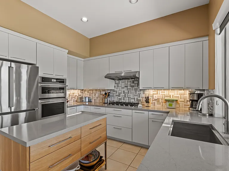 461 Desert Holly Dr — Photo 7