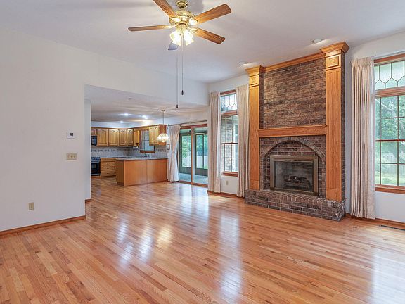 3rd image of 2170 E Inman Street