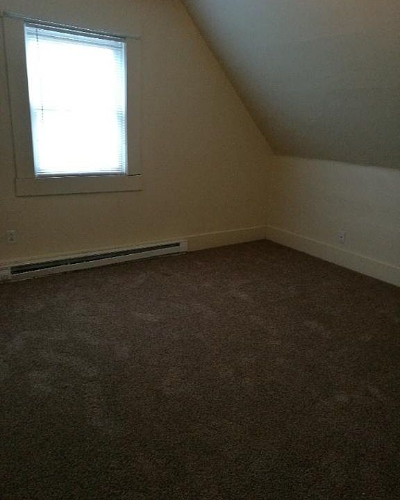 2nd image of 709 1/2 W Monroe St