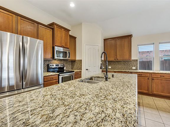 3rd image of 9233 Windsor Dr