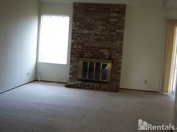 4th image of 3761 Rock Island Dr