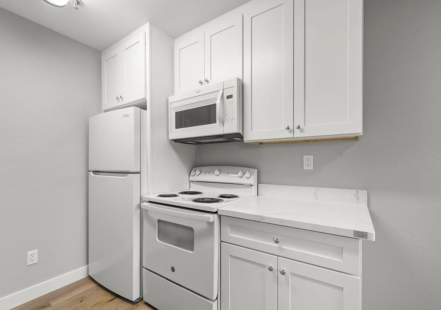 Downtown Livermore remodeled 2 bed 2 bath with washer and dryer — Photo 1
