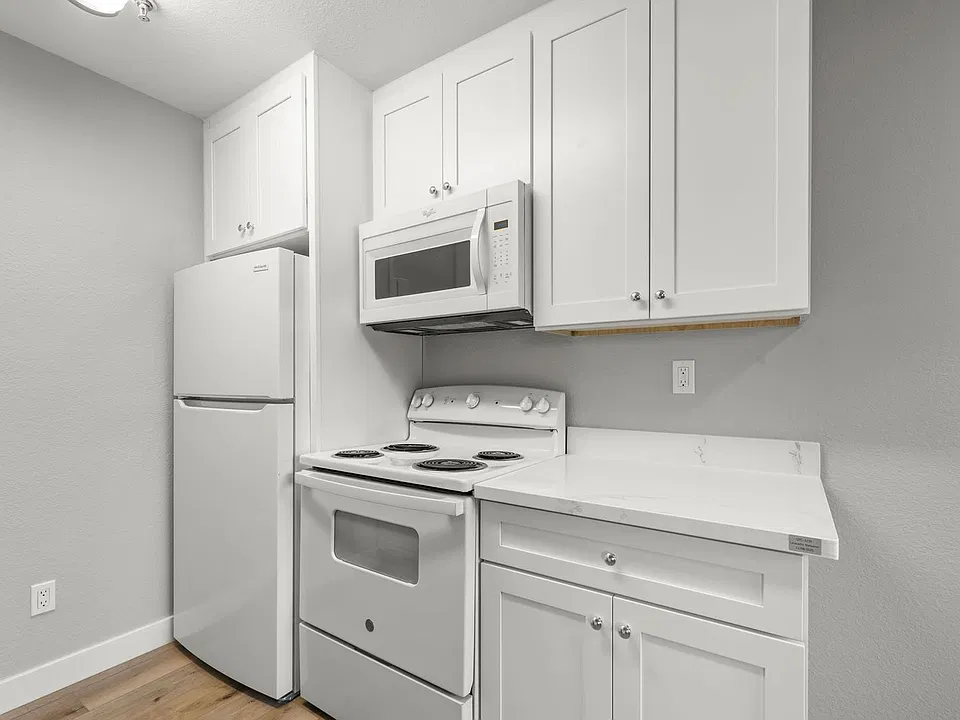 Downtown Livermore remodeled 2 bed 2 bath with washer and dryer