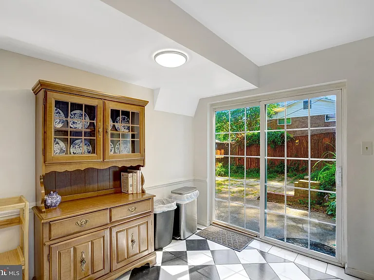8527 Parliament Dr — Photo 8