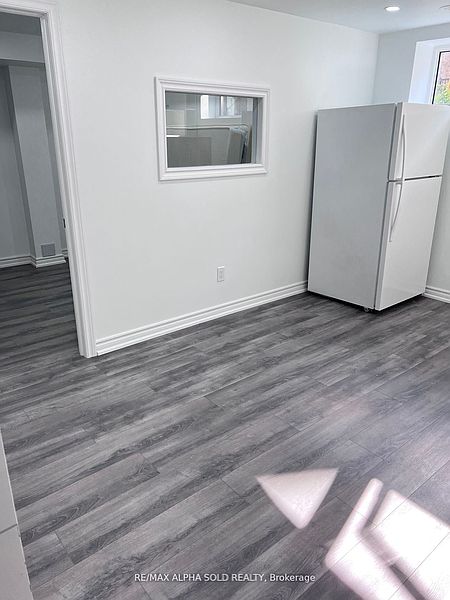 Toronto Townhouse for rent - 1 Bedroom — photo 3