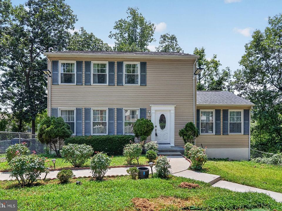 1st image of 212 Pepper Tree Ln