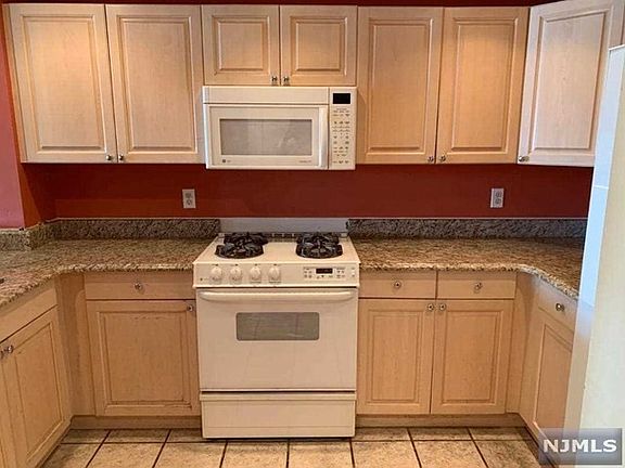3rd image of 408 Stockton Ct #408
