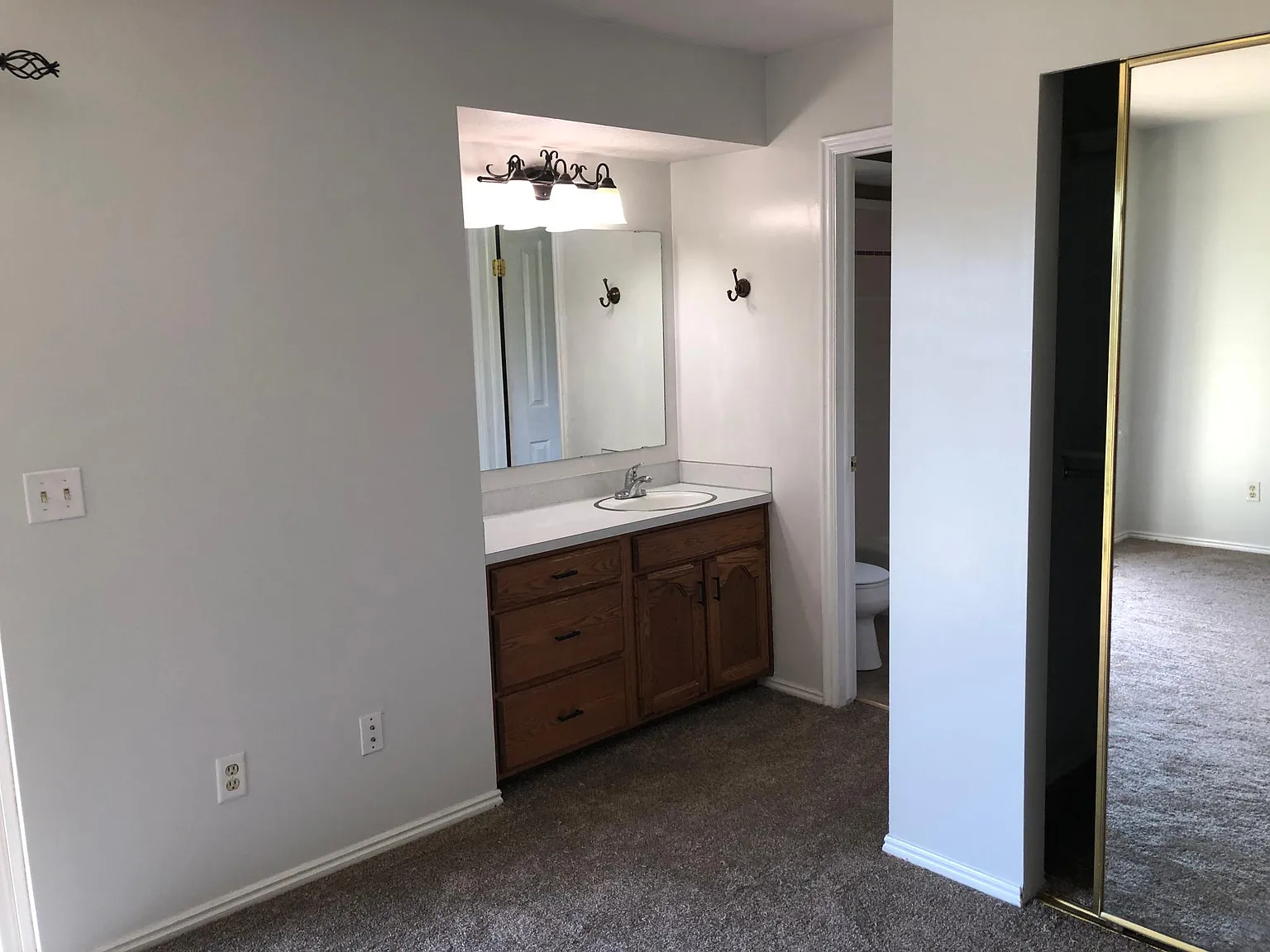 3 bed, 1328 sqft, $2,100 — Photo 4