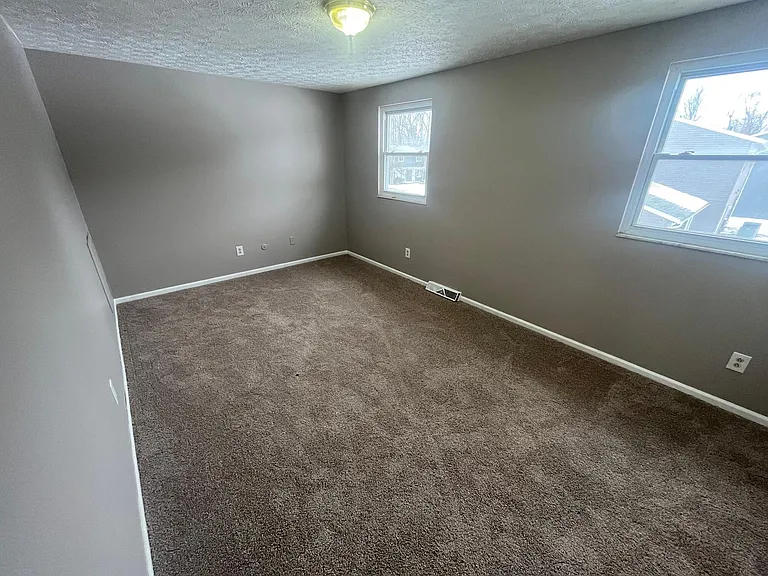 2621 Woodsedge Rd — Photo 8