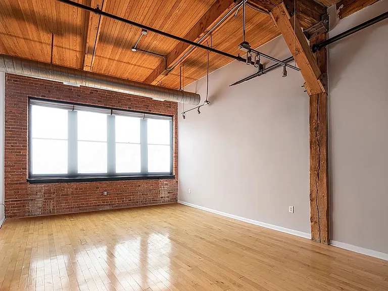 2820 Detroit Ave #204 — Photo 4