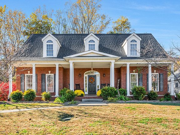 2nd image of 1026 S Ridge Trl