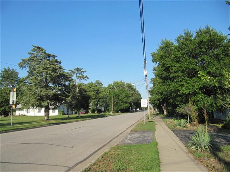 2nd image of 305 W Nelson St
