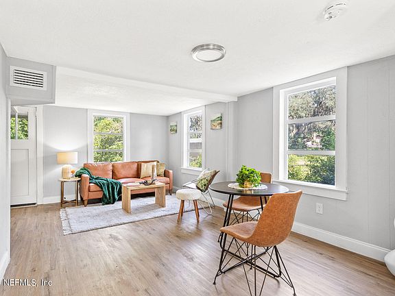 4th image of 150 W 65TH Street