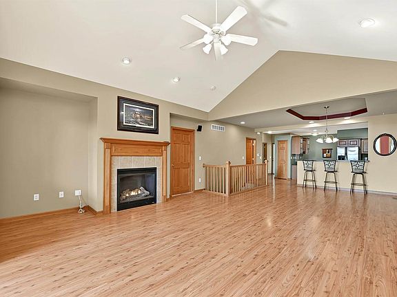 5th image of 635 Darcy Ln