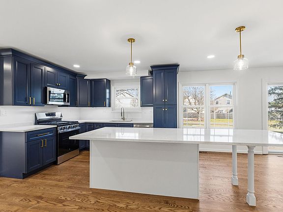 3rd image of 751 Aberdeen Ln