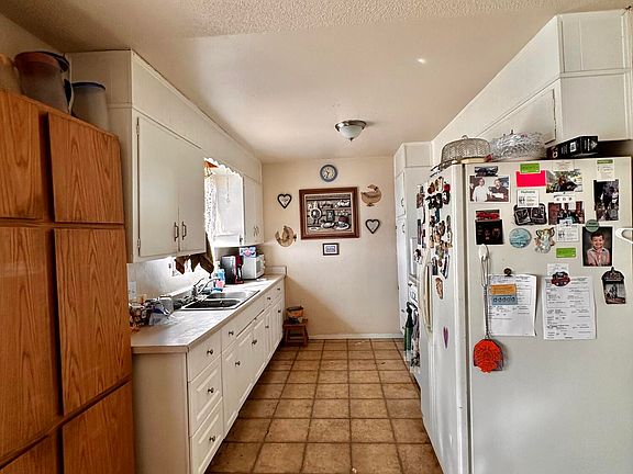 3rd image of 9549 Garden Drive