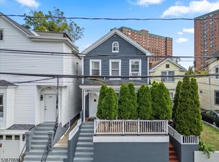 207 2nd St, Newark, NJ 07107