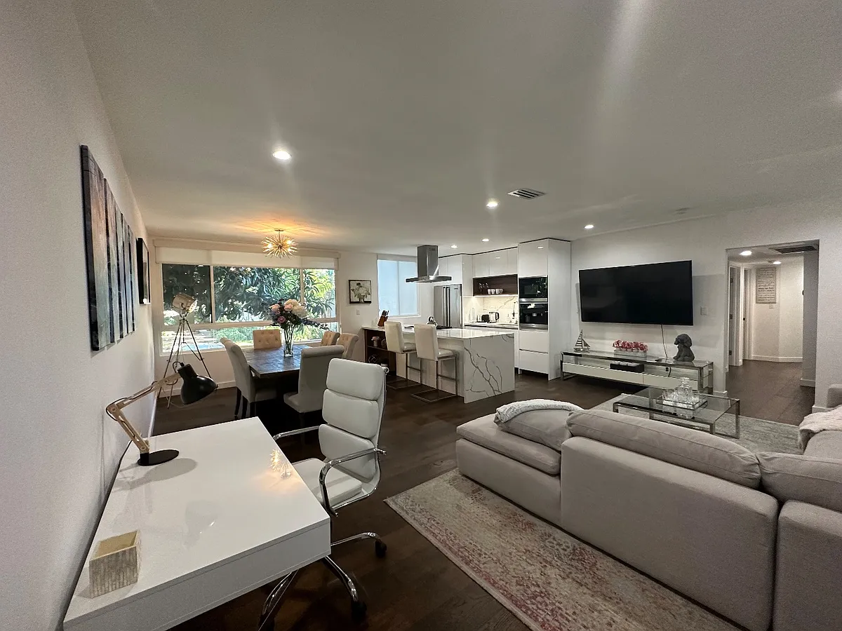 Unit Photo - 1267 N Laurel Ave #3