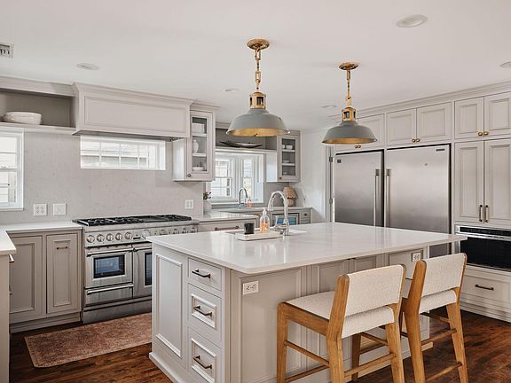 3rd image of 2412 Jarratt Ave