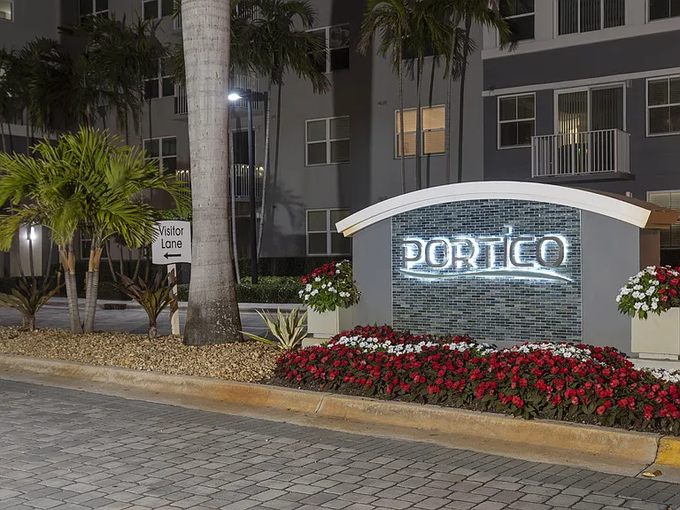 Portico — Photo 28
