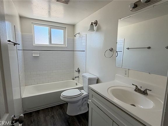 4th image of 131 W 222nd St
