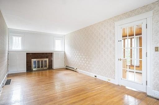 5th image of 30 Swan Ave