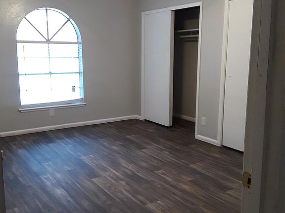 3rd image of 11726 West Ave APT J8