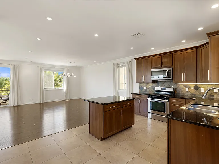 1530 Parmer Ave — Photo 4