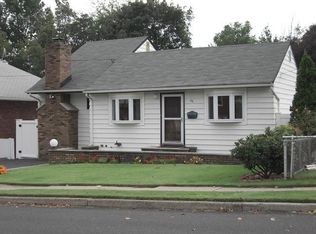 26 Chamberlain Ave, Elmwood Park, NJ 07407