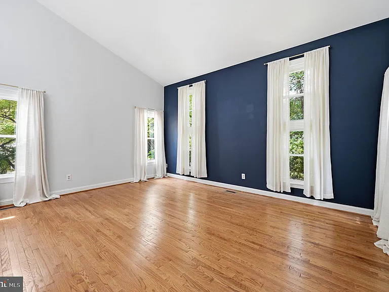 5610 Cavalier Woods Ln — Photo 6