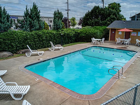 5th image of 17420 NE Halsey St #4529057
