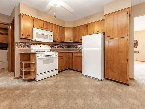 5th image of 287 Chestnut St
