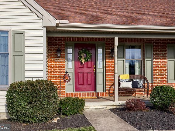 4th image of 303 Oak Thorne Ln