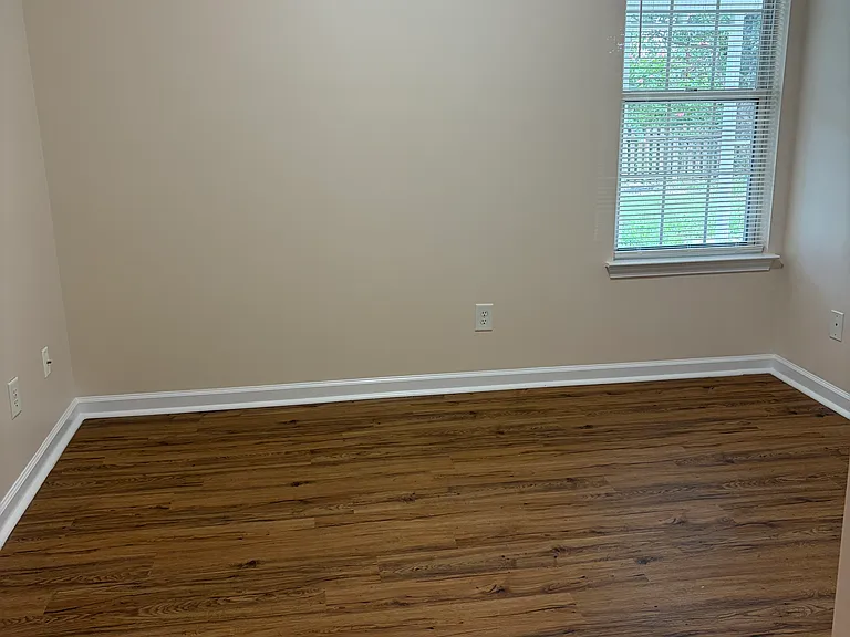 214 Bainbridge Cir — Photo 7