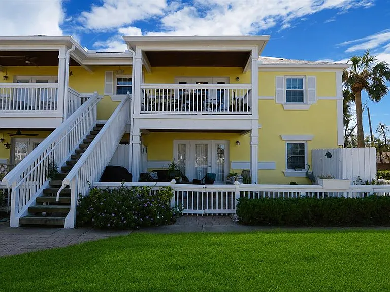 121 Seahorse Dr SE #C — Photo 52