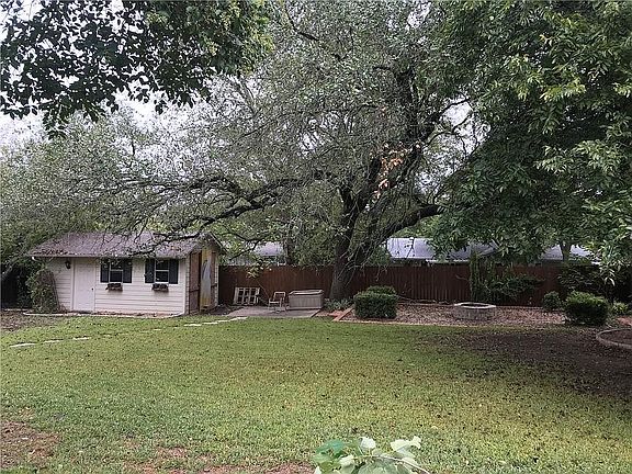 3rd image of 11809 Indianhead Dr