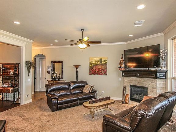 3rd image of 3103 Wood Valley