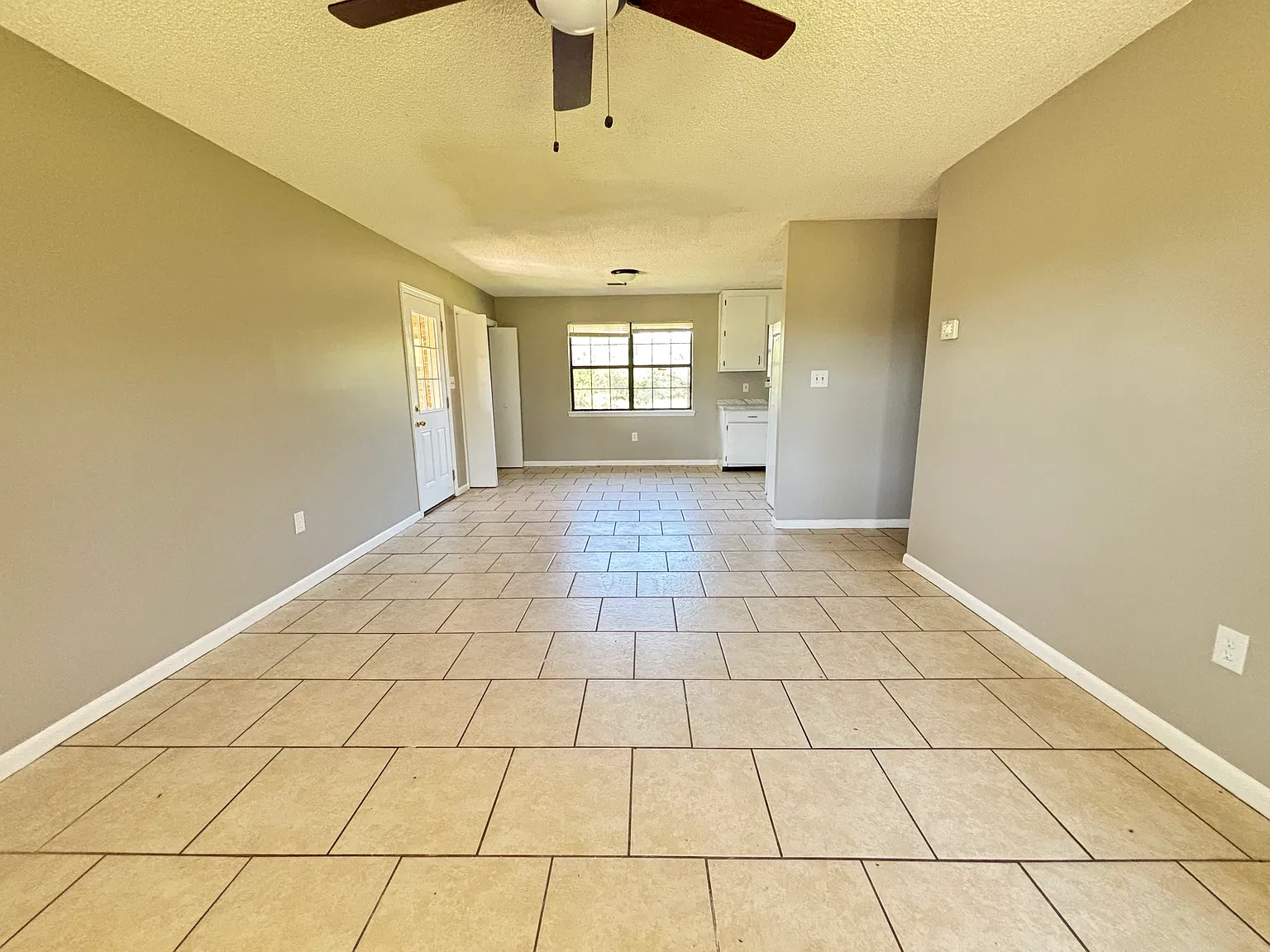3 bed, 1064 sqft, $1,000 — Photo 2