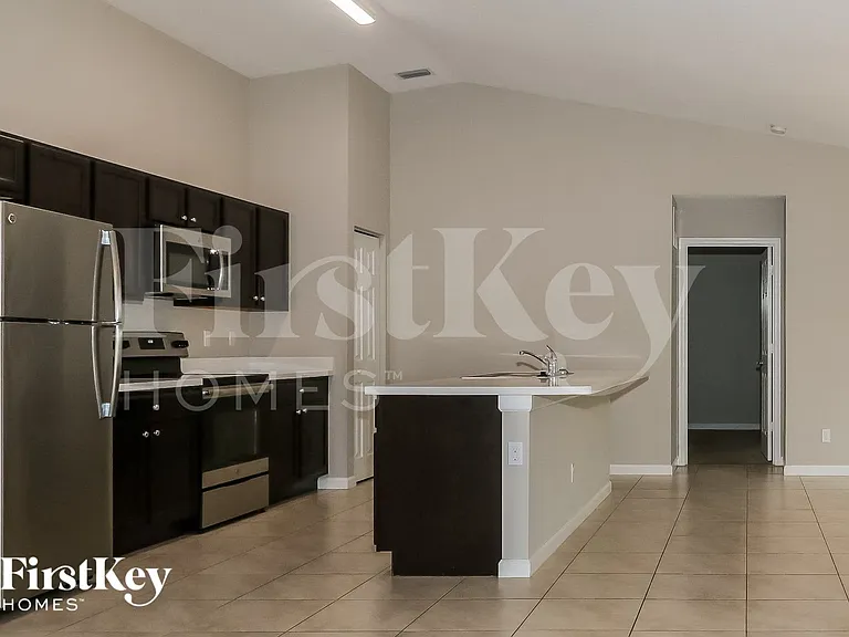 1257 SW Century Ave — Photo 7