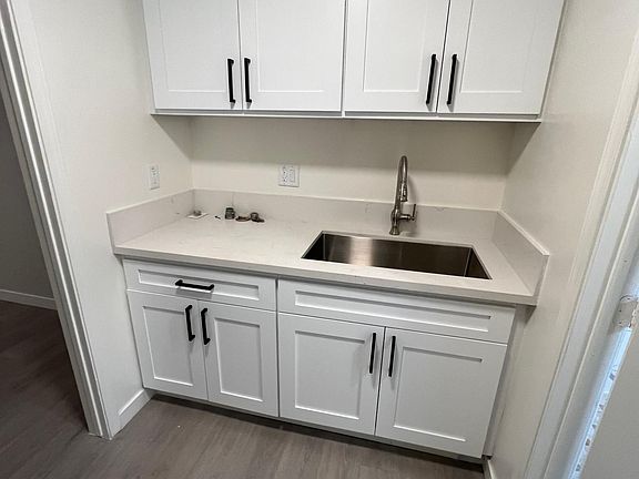 3rd image of 4625 Sylmar Ave