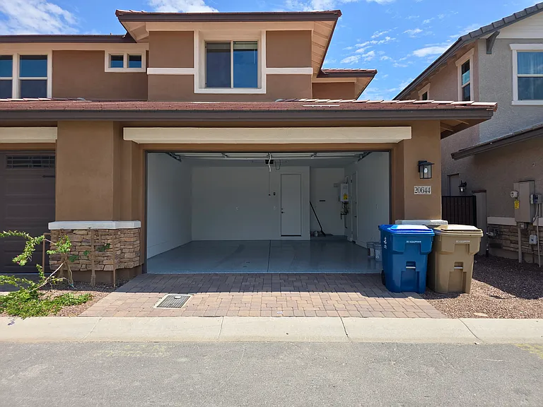 20644 W Thomas Rd — Photo 14