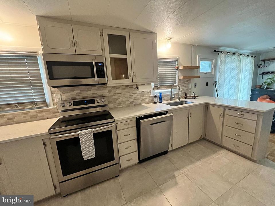 2nd image of 3733 Ridge Rd