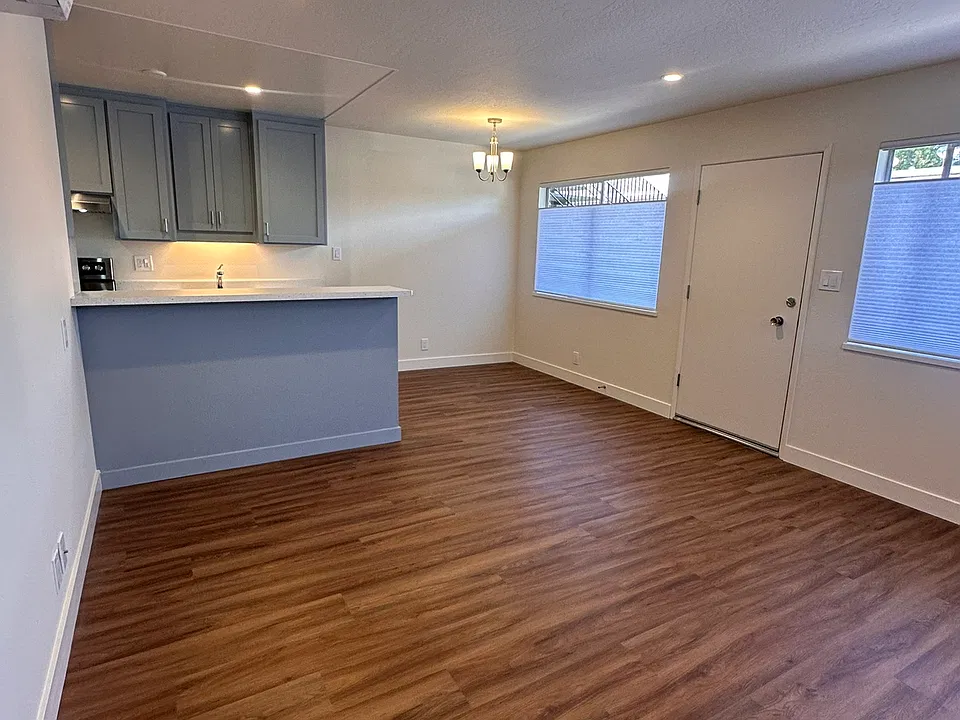 living kitchen eating area