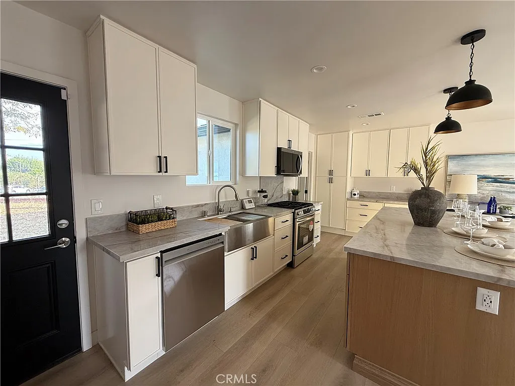 4 bed, 1624 sqft, $4,500 — Photo 3