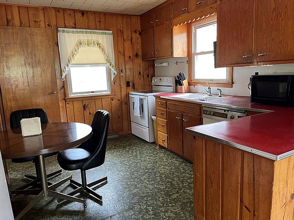 3rd image of 555 Hopkins St