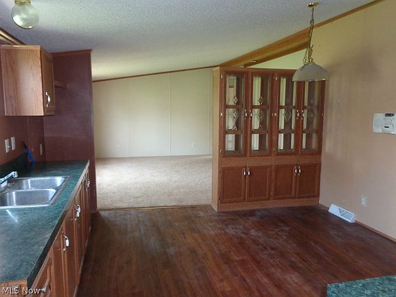 3rd image of 419 Fetter Ln