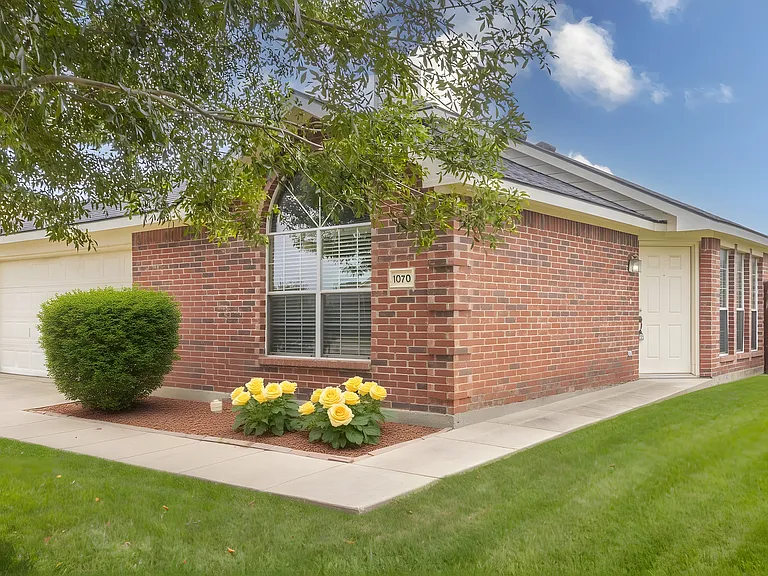 1070 Mellanie Ln — Photo 3